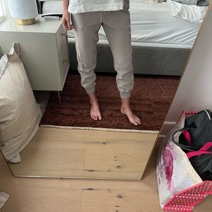 Aritzia stone colored jogger pant with elastic waist and ankle